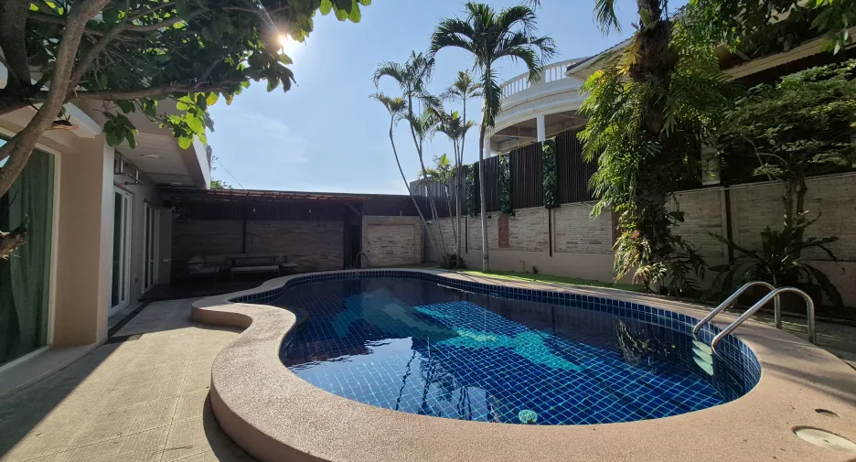 For rent 6 ベッドルーム house in Bang Lamung, Chonburi