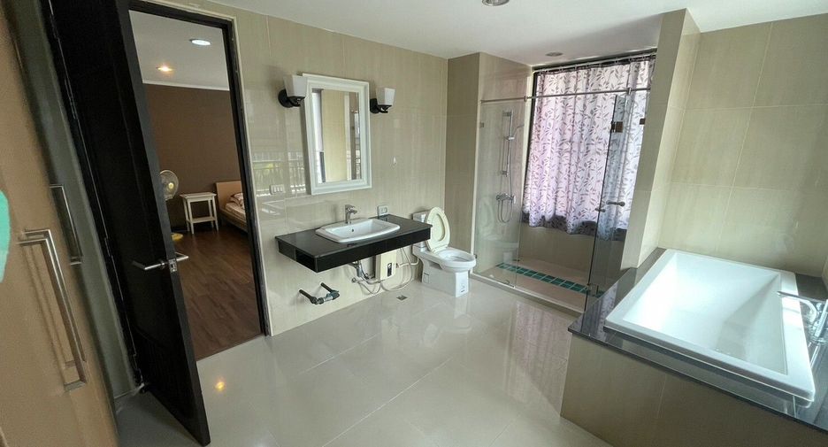 For rent 2 bedrooms condo in Bang Lamung, Chonburi