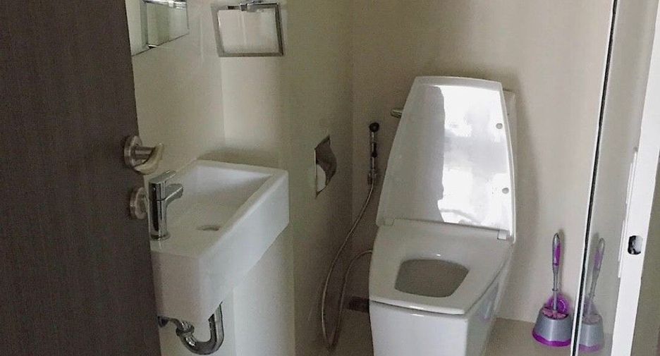 For sale 2 bedrooms condo in Khlong Toei, Bangkok