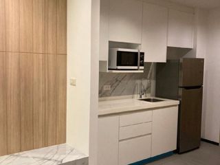 À vendre 1 chambre condo à Huai Khwang, Bangkok