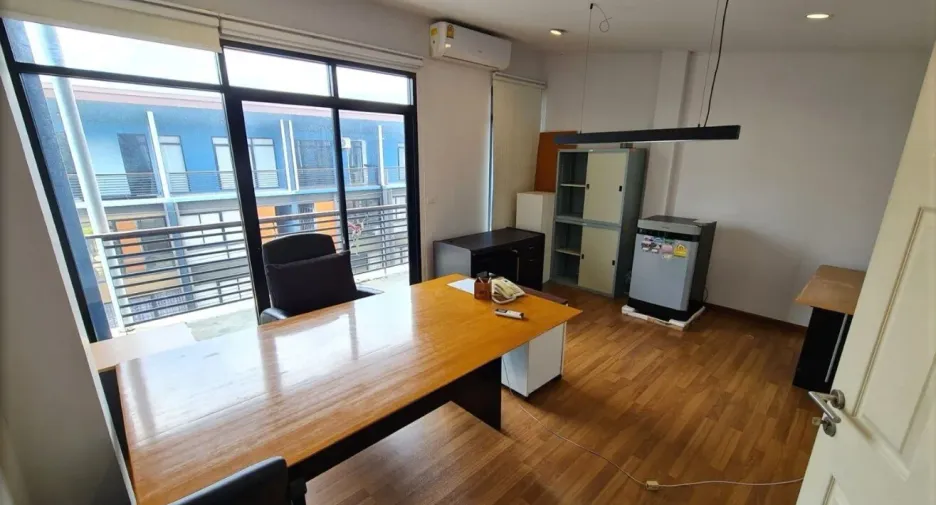For rent and for sale 5 bedrooms townhouse in Pak Kret, Nonthaburi