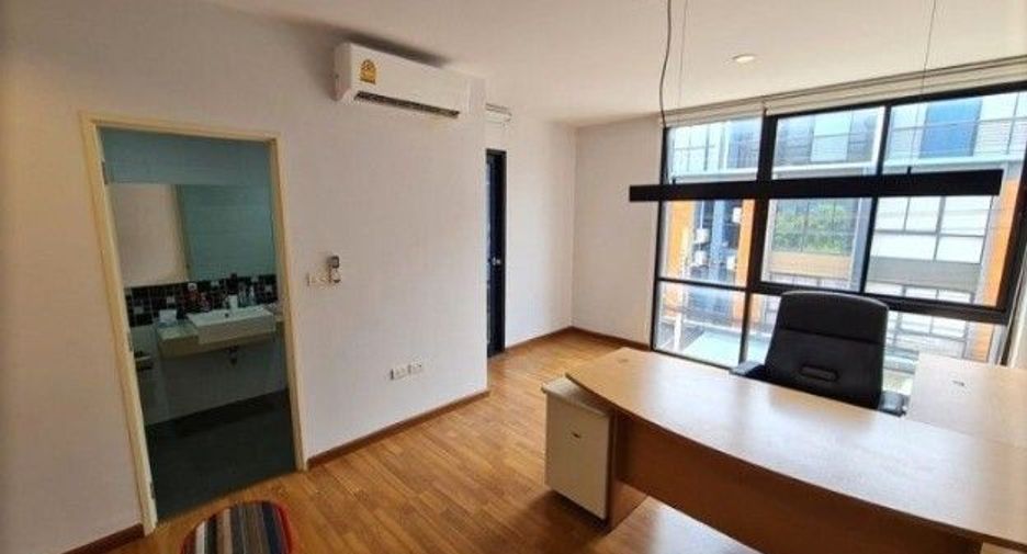 For rent and for sale 5 bedrooms townhouse in Pak Kret, Nonthaburi