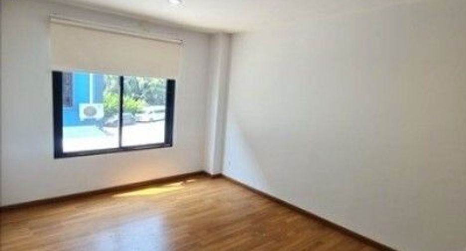 For rent and for sale 5 bedrooms townhouse in Pak Kret, Nonthaburi