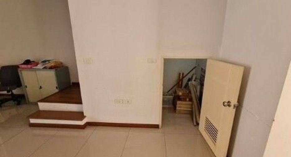 For rent and for sale 5 bedrooms townhouse in Pak Kret, Nonthaburi