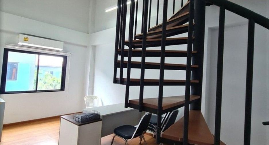 For rent and for sale 5 bedrooms townhouse in Pak Kret, Nonthaburi