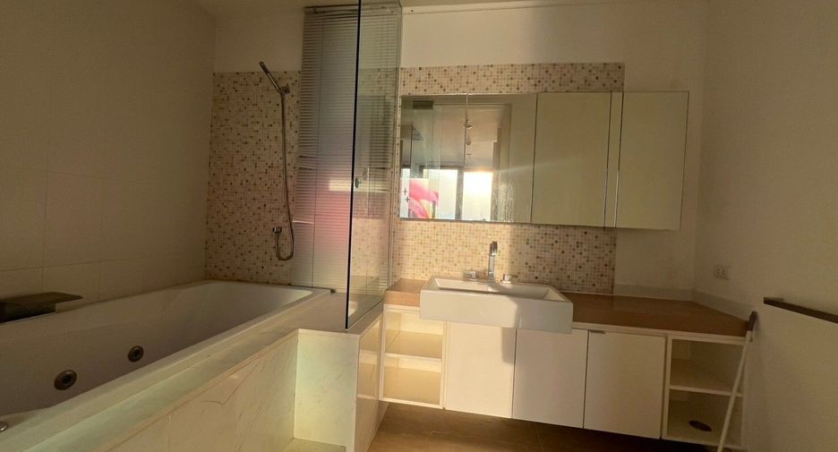 For rent 2 bedrooms condo in Bang Lamung, Chonburi