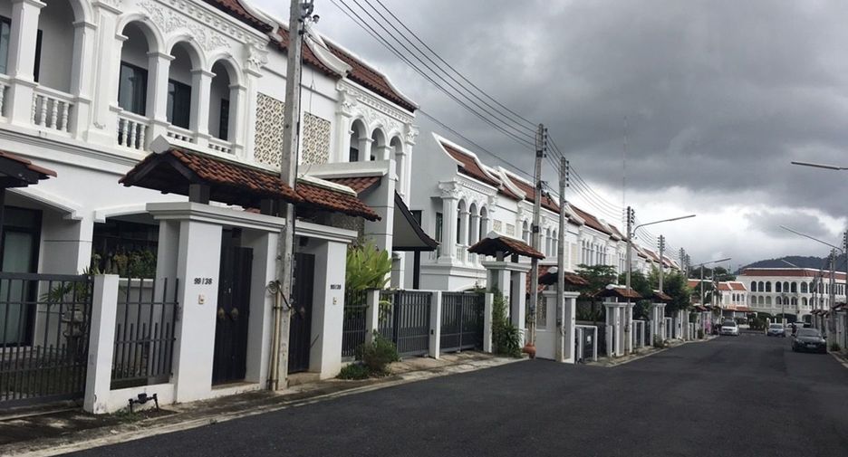 For rent 3 bedrooms townhouse in Mueang Phuket, Phuket