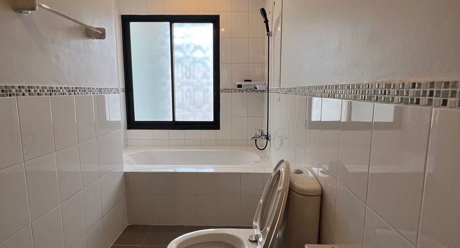 For rent 3 bedrooms townhouse in Mueang Phuket, Phuket