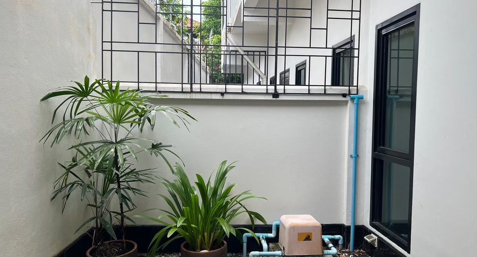 For rent 3 bedrooms townhouse in Mueang Phuket, Phuket
