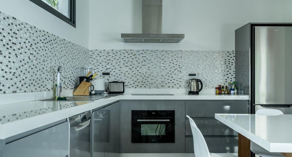 For rent 4 bedrooms villa in Mueang Phuket, Phuket