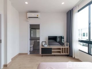 Casa adosada en venta de 3 habitaciones en Bang Bo, Samut Prakan