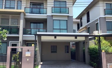 Casa en venta y en alquiler de 6 habitaciones en Don Mueang, Bangkok