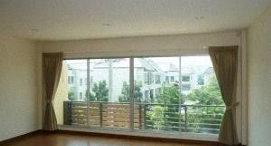 Casa adosada en venta y en alquiler de 2 habitaciones en Prawet, Bangkok