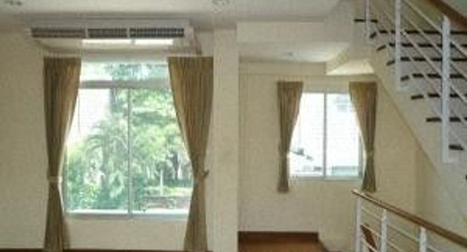 Reihenhaus zum Kauf und zur Miete mit 2 Zimmer in Prawet, Bangkok