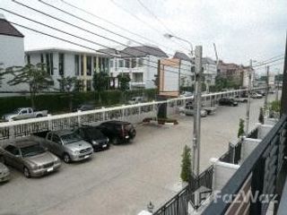 Reihenhaus zum Kauf und zur Miete mit 2 Zimmer in Prawet, Bangkok