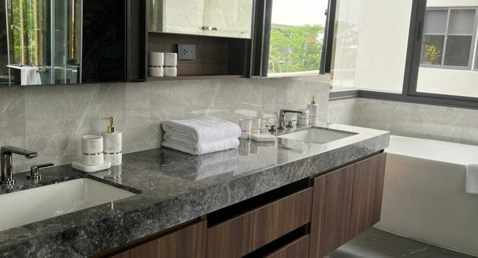 For sale 5 bedrooms villa in Bang Phli, Samut Prakan