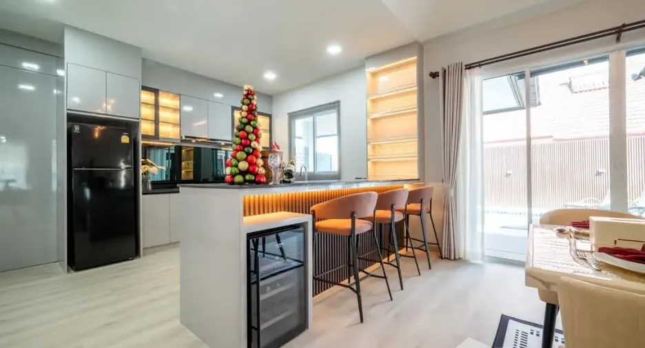 For sale 4 bedrooms villa in Bang Lamung, Chonburi