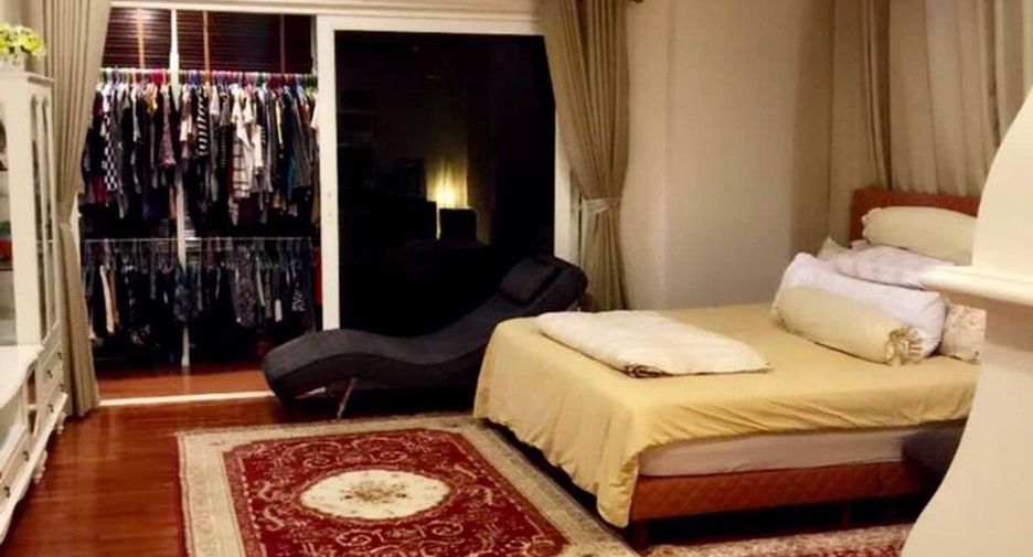 For sale 4 bedrooms house in Sai Mai, Bangkok