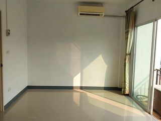 Reihenhaus zum Kauf mit 3 Zimmer in Si Racha, Chonburi