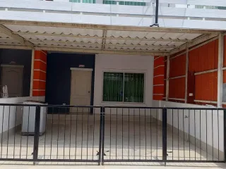 Reihenhaus zum Kauf mit 3 Zimmer in Si Racha, Chonburi