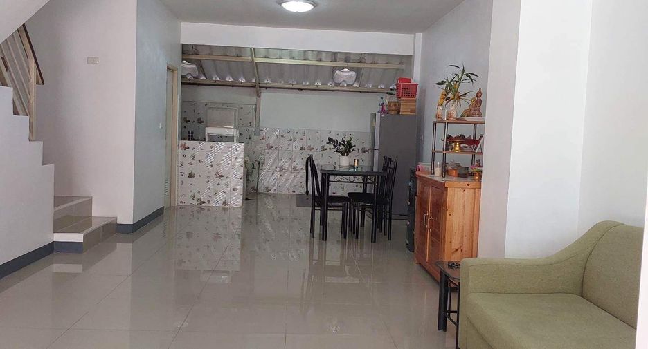 Reihenhaus zum Kauf mit 3 Zimmer in Si Racha, Chonburi