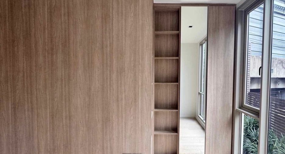 For sale 1 bed condo in Khlong Toei, Bangkok