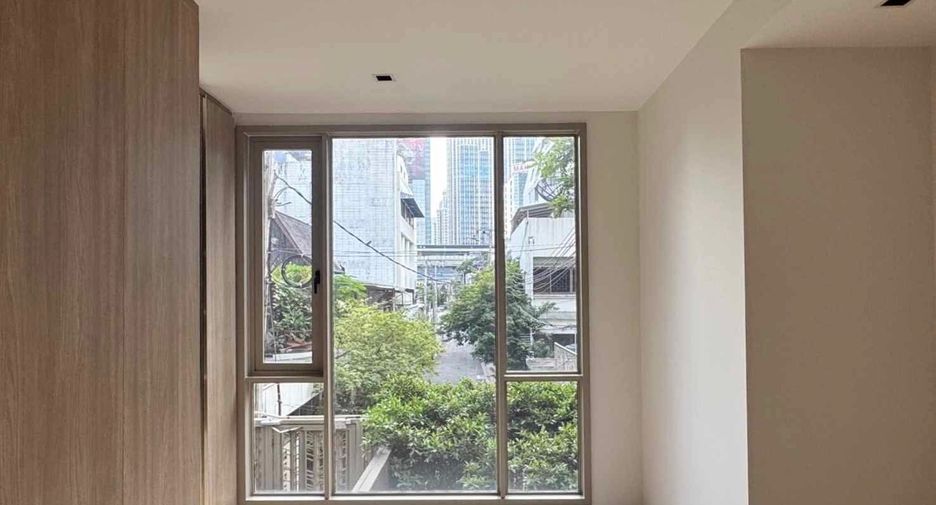 For sale 1 bed condo in Khlong Toei, Bangkok