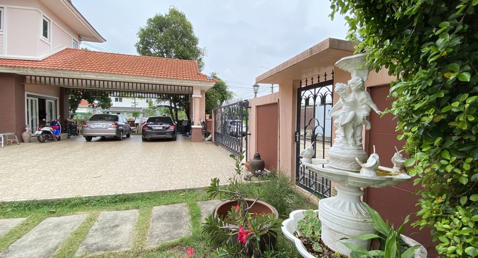 For sale 5 bedrooms house in Khlong Sam Wa, Bangkok