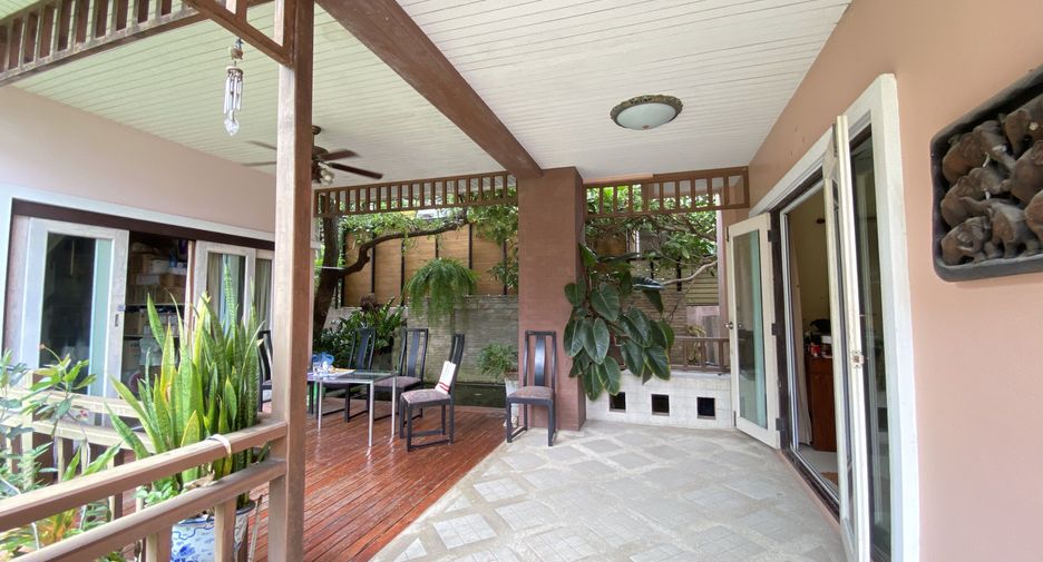 For sale 5 bedrooms house in Khlong Sam Wa, Bangkok