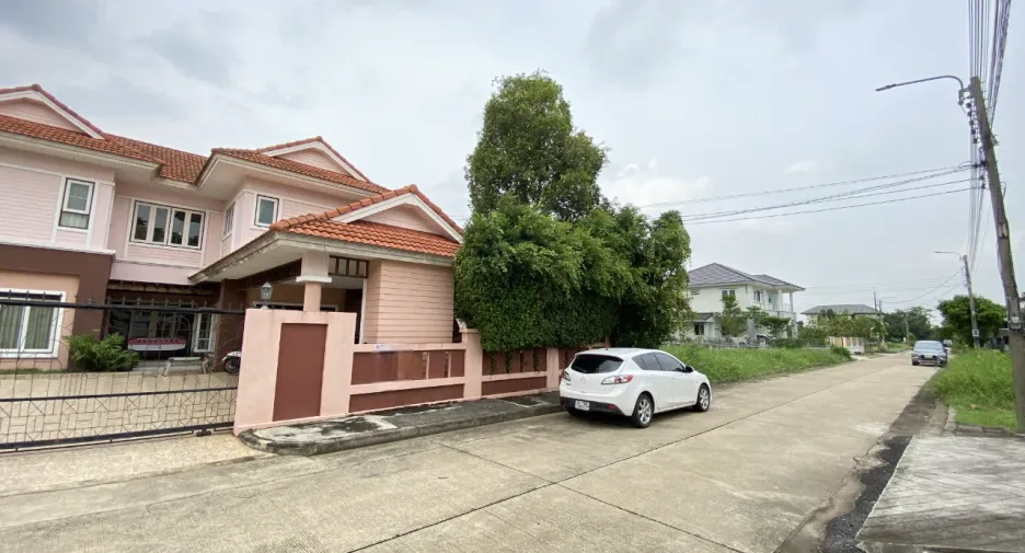 For sale 5 bedrooms house in Khlong Sam Wa, Bangkok
