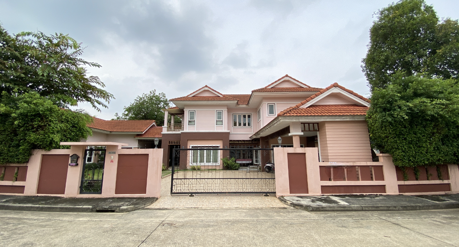 For sale 5 bedrooms house in Khlong Sam Wa, Bangkok