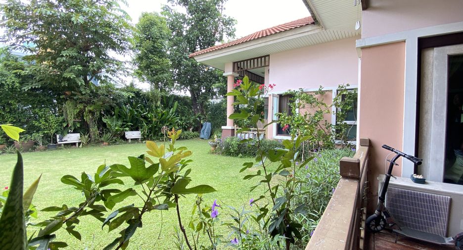 For sale 5 bedrooms house in Khlong Sam Wa, Bangkok