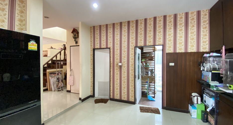 For sale 5 bedrooms house in Khlong Sam Wa, Bangkok