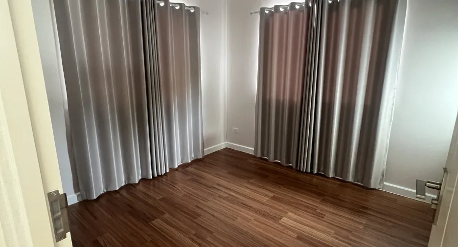 For sale 5 bedrooms house in Mueang Nakhon Ratchasima, Nakhon Ratchasima
