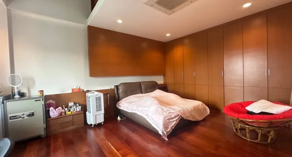 For sale 5 bedrooms house in Bang Khae, Bangkok