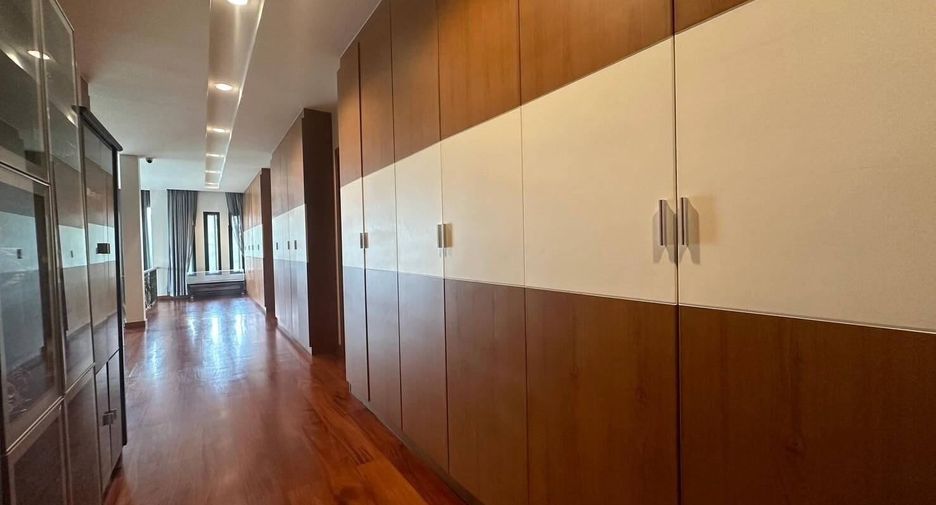 For sale 5 bedrooms house in Bang Khae, Bangkok