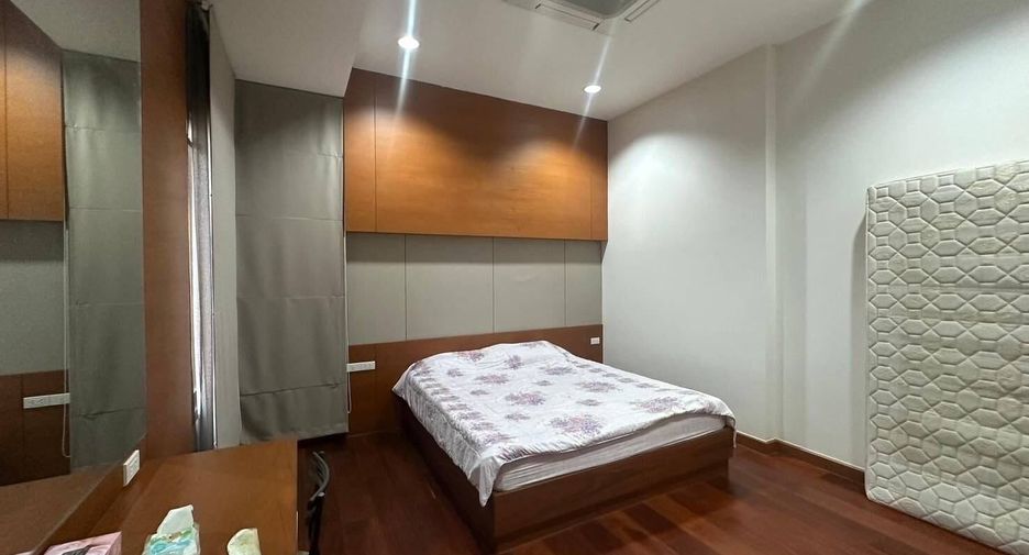 For sale 5 bedrooms house in Bang Khae, Bangkok