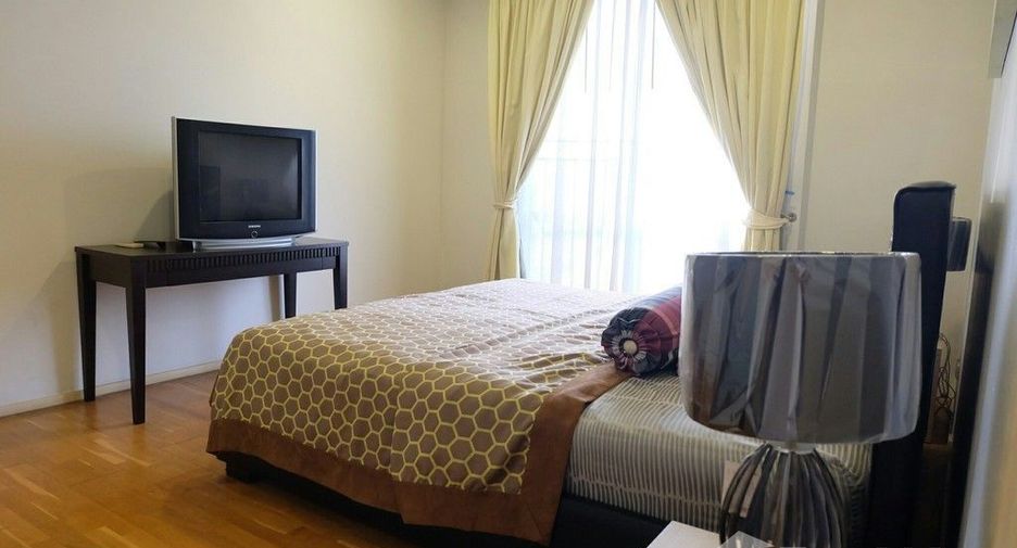 For sale 2 bedrooms condo in Huai Khwang, Bangkok