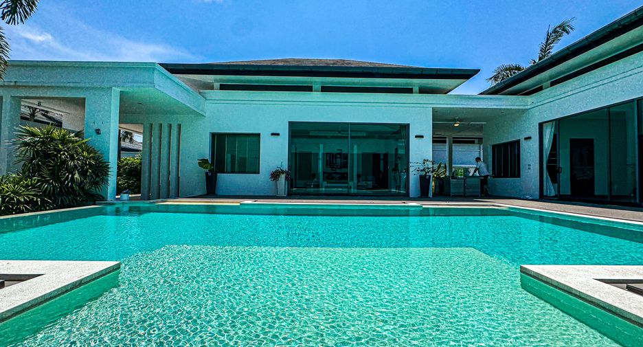 Villa en venta y en alquiler de 4 habitaciones en Mueang Phuket, Phuket