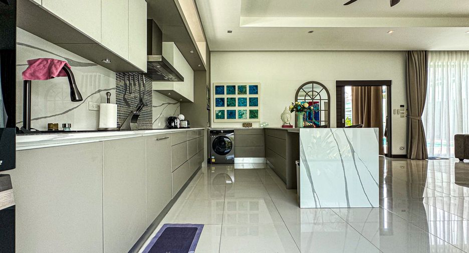 Villa en venta y en alquiler de 4 habitaciones en Mueang Phuket, Phuket