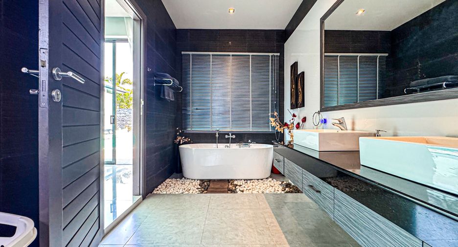 Villa en venta y en alquiler de 4 habitaciones en Mueang Phuket, Phuket