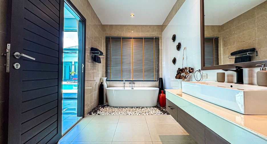 Villa en venta y en alquiler de 4 habitaciones en Mueang Phuket, Phuket