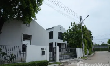 For sale 5 bedrooms house in Mueang Pathum Thani, Pathum Thani