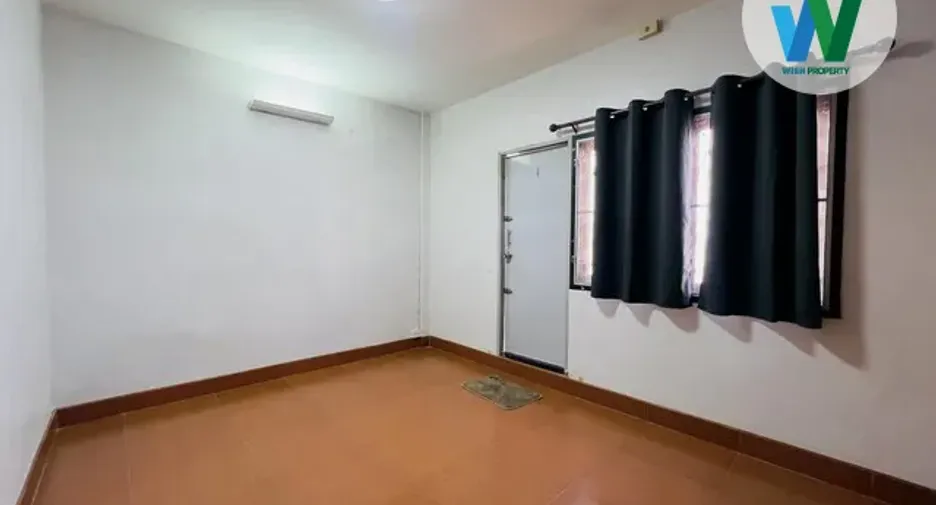 Продажа 2 спальни таунхаус в Sai Noi, Нонтабури