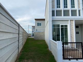 Продажа 3 спальни таунхаус в Ban Pho, Чаченгсау