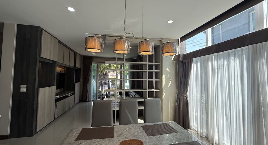 For sale 5 bedrooms house in Bang Phli, Samut Prakan
