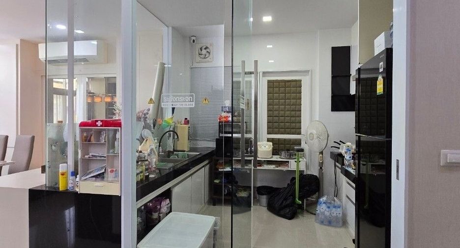 For sale 5 bedrooms house in Bang Phli, Samut Prakan