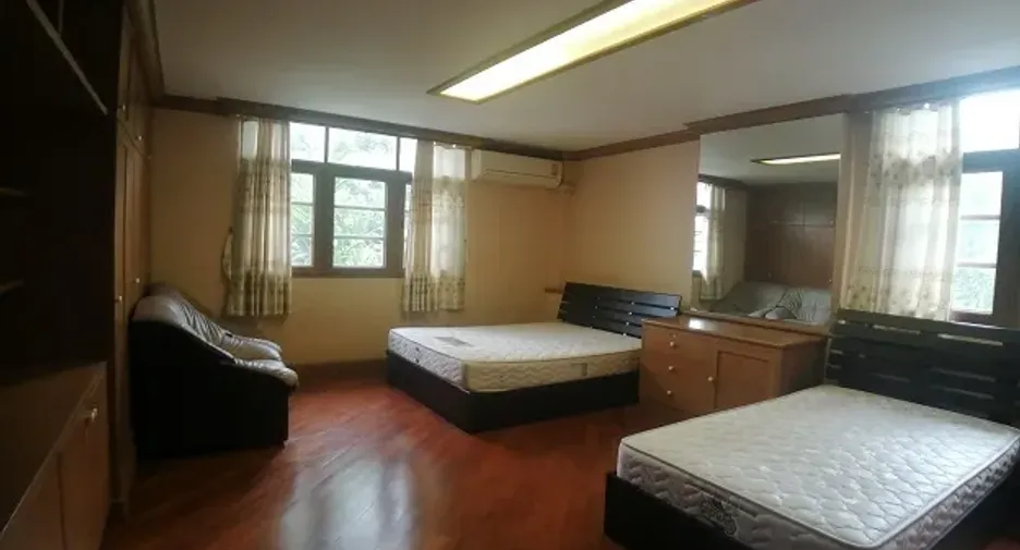 Casa en venta de 7 habitaciones en Chom Thong, Bangkok