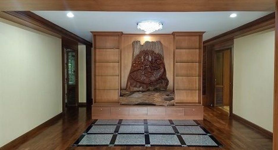 Casa en venta de 7 habitaciones en Chom Thong, Bangkok