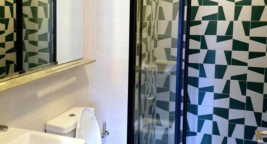 For sale studio condo in Khlong Toei, Bangkok
